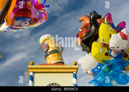 Luftballons, Werbung Bierkrug, Oktoberfest, München, Deutschland, Europa Stockfoto