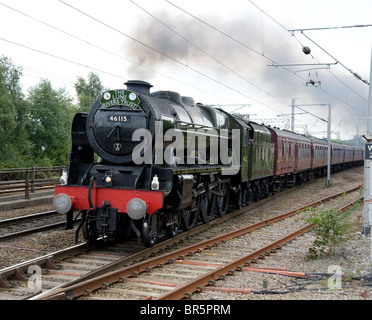 Die "Royal Scot umgebaut" Klasse Lok, "Scots Gardist" schleppen einen besondere zwischen Chester und Lancaster Dampf. Stockfoto