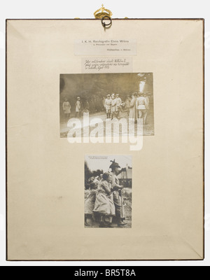 Herzogin Sophie von Hohenberg (von 221 - 1914), eine signierte Schenkungsfotografie von Kaiser Wilhelm II., 1913 Großformatige Halbschänke des Kaisers in der Uniform des Reichsaußenjägermeisters. Datum und Ort "Konopisch Oktober 1913" links oben handschriftlich, rechts unten signiert "ein treuer Wilhelm I.R." (dt.: "Mit freundlichen Grüßen, Wilhelm I.R."), der Berg mit einer weiteren Unterschrift der Kaiser-'My-Dearest-Freundin Sophie Hohenberg mit herzlichem Dank für den herzlichen Empfang'. Unter Glas und in einem Holzrahmen mit schönen vergoldeten Messingbeschlägen surmou, Stockfoto