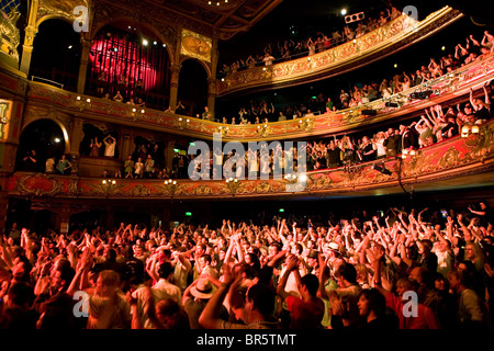 Das Publikum im Hackney Empire in London. Stockfoto