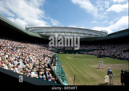 Gesamtansicht der Centre Court spielen während der Herren-Einzel Finale in Wimbledon Tennis Championships 2010 Stockfoto