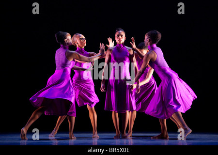 Alvin Ailey American Dance Theater, Welt-Premiere von gesalbt, Sadler es Wells, London Stockfoto