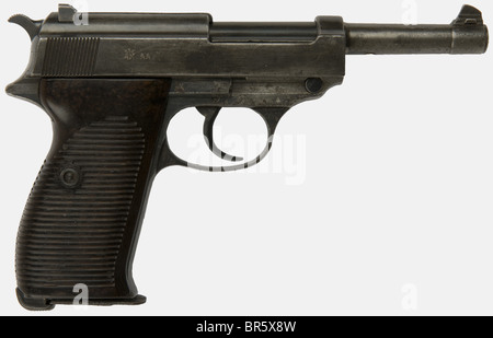 Eine deutsche Pistole, Walther-P 38, Kaliber 9 x 19, Seriennummer 159A, hergestellt im Jahre 1941 von Walther-Verlag unter dem Geheimcode "ac". Geschliffene und rebluierte, braune Griffplatten aus Bakelit. Historisch, historisch, 1930er, 20. Jahrhundert, Handfeuerwaffe, Handfeuerwaffe, Feuerwaffe, Waffe, Schusswaffen, Waffen, Waffen, Waffen, Waffen, Pistolen, Objekt, Objekte, Stills, Clipping, Clipping, herausschneiden, herausschneiden, herausschneiden, herausschneiden, Stockfoto