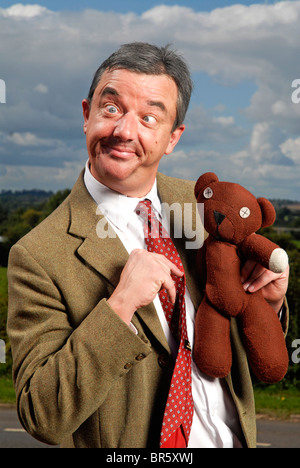 Mr. Bean Doppelgänger Steve Keefe Dreharbeiten an Originalschauplätzen in Long Buckby, Northamptonshire Stockfoto