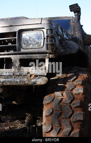 Ein Nissan 4 x 4 bei einer off-Road-Rallye in Portugal. Stockfoto