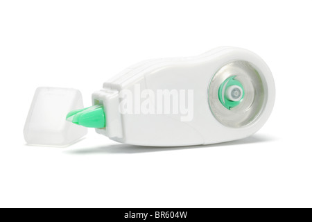 Weiße Kunststoff Korrekturband auf isolierte Hintergrund Stockfoto