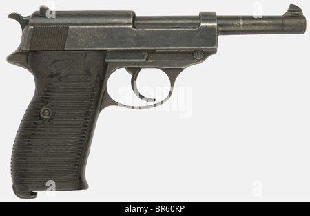 Eine deutsche P 38 Pistole, Kaliber 9 x 19, Nummer 8977b, hergestellt von "ac" (Walther-Typ) im Jahr 1943. Schwarze Bakelit-Griffe, originaler Bläuling (teilweise entfernt). Keine Zeitschrift. Historisch, historisch, 1930er, 20. Jahrhundert, Waffe, Waffen, Schusswaffe, Feuerwaffen, Feuerwaffen, Feuerwaffen, Waffen, Waffen, Waffe, Arm, Kampfgerät, Objekt, Objekte, Stills, Clipping, Ausschnitte, Ausschnitte, Ausschnitte, Ausschnitte, Militär, Militaria, Ausrüstungsgegenstände, Stockfoto