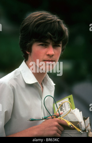 Teenboy Porträt Lächeln angenehmen Spaß freundlich gut aussehende schön ernst böse Stockfoto