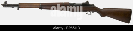 Armes A EU, Fusil semi-automatique américain Garand M1, Fabrication Springfield Armory en 1944, Caliber 30/06, numéro 957764, sans brille, dans sa finition d'origine, gravé 'BETTY' sur le flanc droit de la crosse, Stockfoto