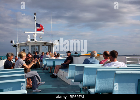 Feerry pendelt Passagiere auf der Great South Bay zwischen Fire Island und Bay Shore, New York Stockfoto