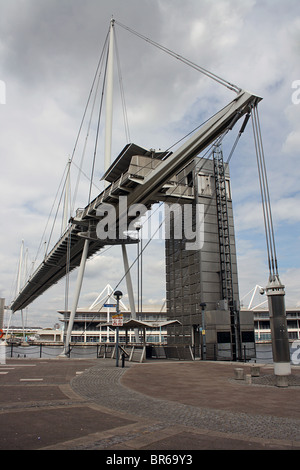 London, Royal Victoria Dock, Silvertown Brücke Stockfoto