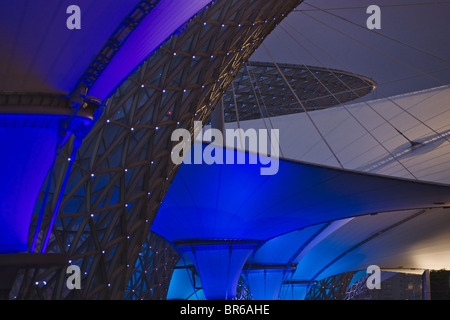 Nachtansicht des Expo-Axis, Expo 2010 Shanghai, China Stockfoto