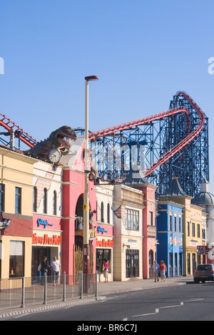 Blackpool, Lancashire, England. Großen eine Achterbahn auf Pleasure Beach. Stockfoto