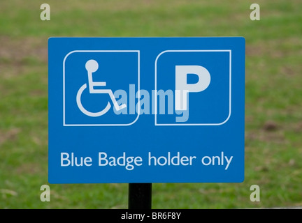 Behinderten Parkplatz Schild Stockfoto