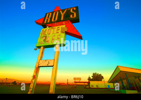 Roys Motel-Café Zeichen, alte Route 66, Amboy, CA, USA Stockfoto