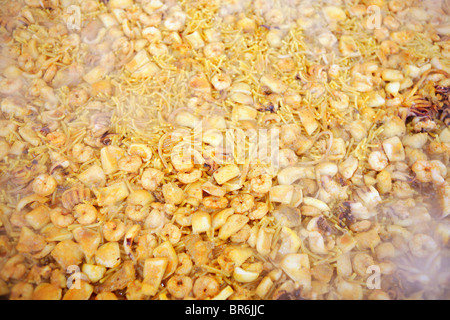 Fideua Paella Fidegua mit Spaghetti Nudeln und Meeresfrüchte Reis stattdessen in Valencia, Spanien Stockfoto