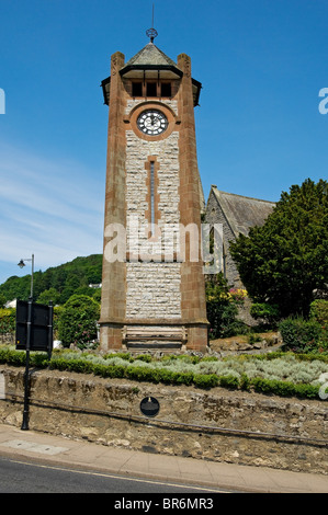 Uhrturm erbaut 1912 in Grange-over-Sands im Sommer Cumbria England GB Vereinigtes Königreich GB Großbritannien Stockfoto