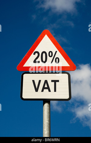 20 % MwSt. Warnung Straßenschild England UK United Kingdom GB Great Britain Stockfoto