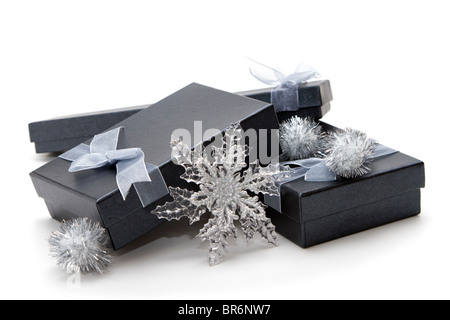 Elegantes Schwarz und Silber Geschenke für Weihnachten geben Stockfoto