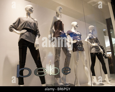 Bebe-Damen-Kleidung und Bekleidung speichern Fenster, Las Vegas USA Stockfoto