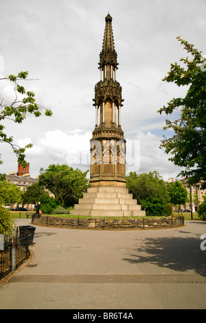 Hamilton Square und Birkenhead Rathaus, das heute das Wirral Museum ist. Stockfoto