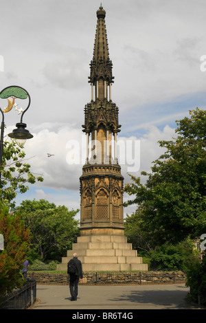 Hamilton Square und Birkenhead Rathaus, das heute das Wirral Museum ist. Stockfoto