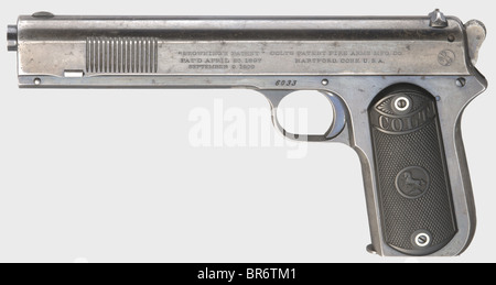 A Colt Model 1902 (Sporting) Automatic Pistol, cal..38 ACP, Nr. 6033. Matte Bohrung, Fasslänge 6', kann durch sorgfältige Reinigung verbessert werden. 7-Schuss. Hergestellt im Jahr 1903. Auf beiden Seiten der Folienbeschriftung dieses Seriennummernbereichs. Original bluing gepunktet, mehr so am Griff und an der rechten Seite des Schlittens. Fass noch fast vollständig blut. Schwarze Hartgummi-Griffplatten mit grassierendem Colt. Richtiges Magazin, Basis mit "CAL 38 / COLT" gekennzeichnet. Relativ selten stellen insgesamt nur 7500 Waffen her. Historische, historische, historische, 1900er, 20. Jahrhundert, civil handgu, Stockfoto