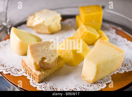 Satz von Käse in eine Schüssel für die Lagerung Stockfoto