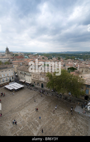 Luftaufnahme der Stadt und dem Place du Palais in Avignon. Stockfoto