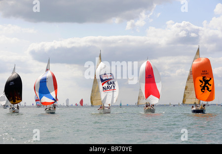 Fleetracing-bei der Cowes Week, einschließlich "Drunter und drüber", 'Tactix', "Segeln Marine Gauntlet", "Prime Cut" und "Gambit", August 2009. Stockfoto