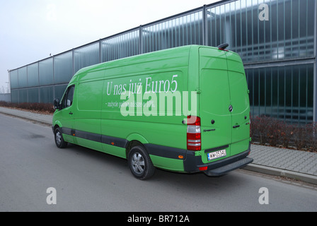 Mercedes-Benz Sprinter 260 CDI Van - grün - L3H2 - Deutsch MCV, Kastenwagen - Stadt, Straße Stockfoto