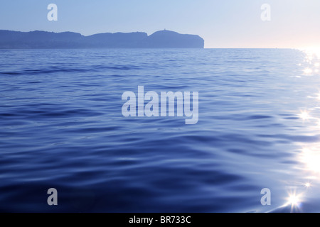 Nao Kap anzeigen weit Blau Spiegelung Wasser Provinz Alicante Spanien Stockfoto