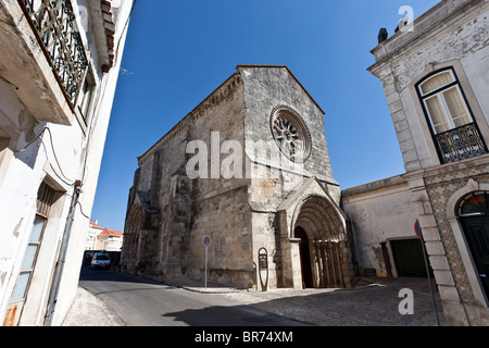 São João de Alporão Kirche von den Johanniter-Rittern erbaut. 12./13. Jahrhundert Romanik und Gotik. Stadt von Santarém, Portugal Stockfoto
