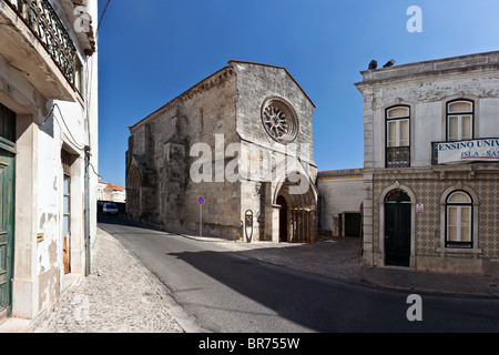 São João de Alporão Kirche von den Johanniter-Rittern erbaut. 12./13. Jahrhundert Romanik und Gotik. Stadt von Santarém, Portugal Stockfoto