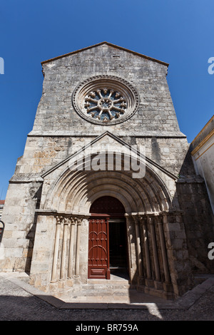 São João de Alporão Kirche von den Johanniter-Rittern erbaut. 12./13. Jahrhundert Romanik und Gotik. Stadt von Santarém, Portugal Stockfoto