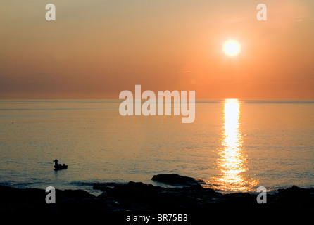 Sonnenaufgang über dem Atlantik aus Gloucester, Massachusetts. Stockfoto