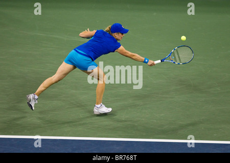 Kim Clijsters (BEL) im Wettbewerb mit der Frauen-EM-Endrunde in der 2010 US Open Tennis. Stockfoto