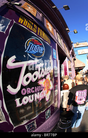 In der legendären Bar und Musik Veranstaltungsort Tootsie es Orchid Lounge - am Lower Broadway in der Innenstadt von Nashville TN Stockfoto