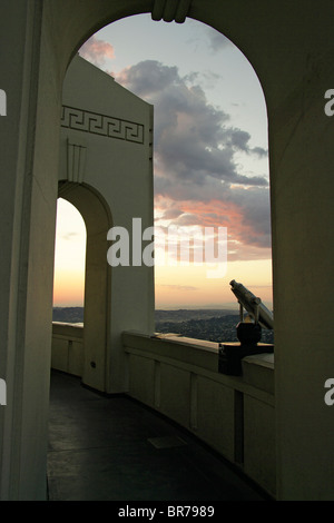 Dämmerung am Griffith Observatory in Los Angeles County, Kalifornien. Stockfoto