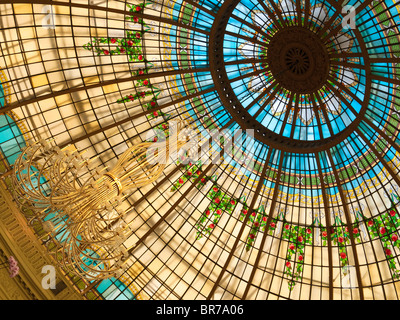 Bunte Glaskuppel der Rotonda Hall Lounge, Palace Hotel in Madrid, (1912), Madrid, Spanien Stockfoto