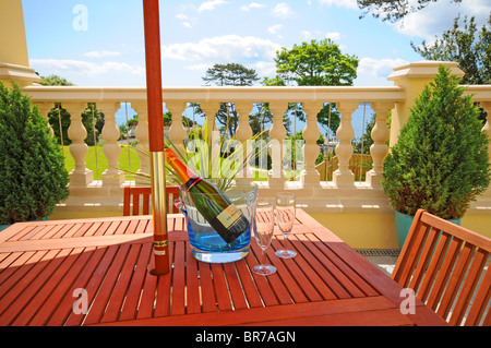 Champagner am Meer in Torquay Stockfoto