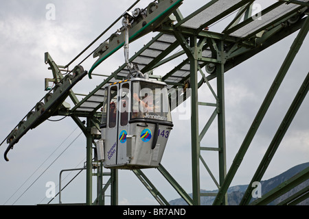 Gondel in den Bau an der Seilbahn-Station auf dem Gipfel des Berges Jenner in Königsee, Deutschland Stockfoto