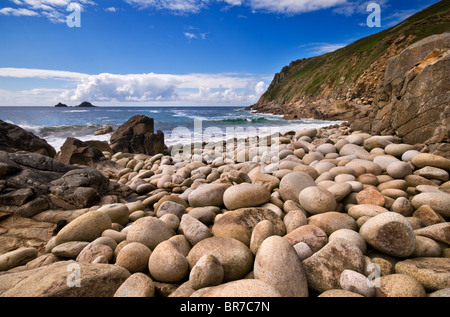 Porth Nanven (auch bekannt als Kinderbett Valley Beach) in der Nähe von St Just in Cornwall, England, UK Stockfoto