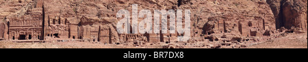 Panoramablick auf die königlichen Gräber, stehen neben einander, Petra, Jordanien Stockfoto