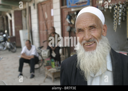 Uyghur Mann lächelnd in Kashgar Stockfoto