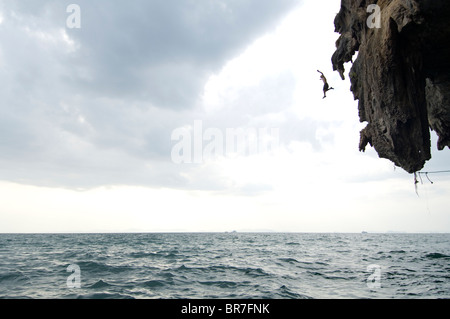 Tiefes Wasser in der Nähe von Railay Solo Stockfoto