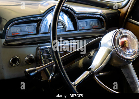 Blick auf das Innere eines alten Oldtimer Autos Stockfoto
