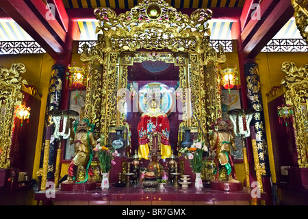 Vietnam, Ho Chi Minh Stadt, Saigon, Cholon Bezirk, Altar Gottheit Stockfoto