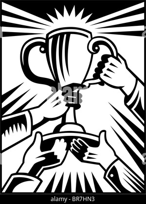 Hände halten eine Trophäe Stockfoto