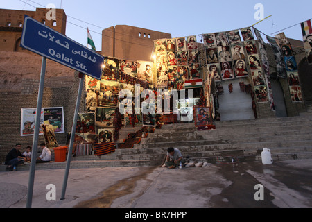 Traditionelle kurdische Teppiche für den Verkauf in einem Souvenirshop in der Stadt Erbil Arbil oder Irbil auch die Hauptstadt der Region Kurdistan im Nordirak geschrieben. Stockfoto